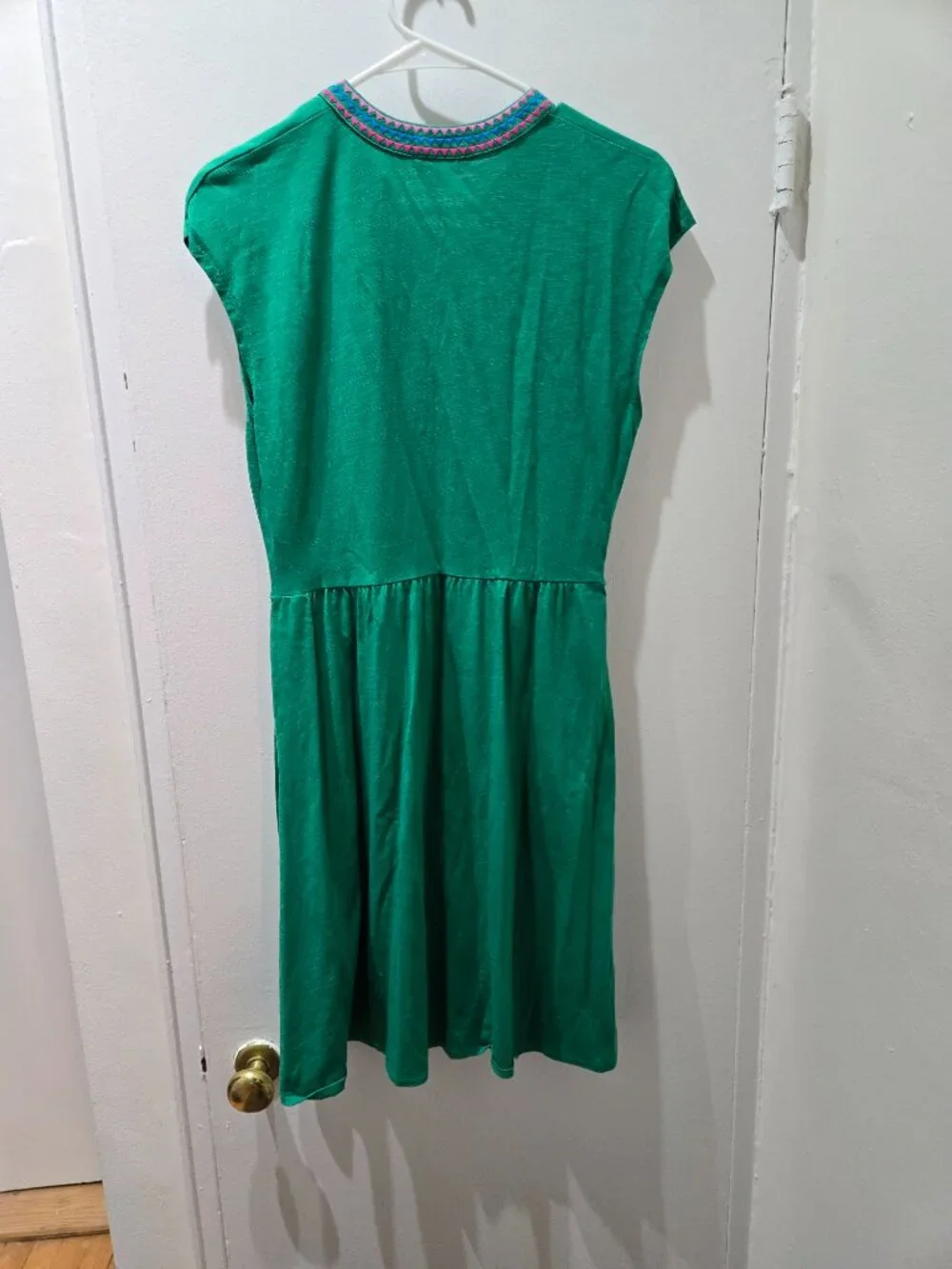 Boden: Chloe Embroidered Short Dress in Rich Emerald - Picture 7 of 7
